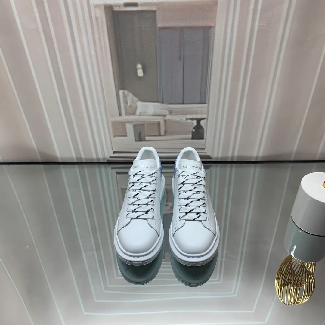 👟👟Ex-factory price 560👟👟 Professional McQueen factory. Top version. Couple style Alexander McQUEEN high version has been upgraded to the highest quality again✅ 💪McQueen Spring, Summer, Autumn and Winter top version Purchasing level✅ Recruiting national online and offline agents to join🤝 🏆Fabric: Original materials imported from Italy. Texture, water-resistant and non-discoloring 🏆Inner lining: ️A-grade Italian imported lining resistant to dirt, sweat-absorbent, breathable and comfortable 🏆Foot pads: top-grade imported Italian super-soft cowhide leather 🏆Outsole: PU+counter 1:1 🏆Shoe box: original white box. Plus white flip cover for double-layer protection. Cloth bag. Handbag. Certificate of 1:1 mold opening, 4-piece set. Delivered with a pair of shoelaces. 🖕🏿🖕🏿🖕🏿 You can choose any pair of shoelaces in any color of our factory 🏆Code number: women's 34-41. men's 38-46 🏆Special remarks (women's code 34.40.41, men's code 38.45.46 is customized, no returns or exchanges) Win-win cooperation 🤝